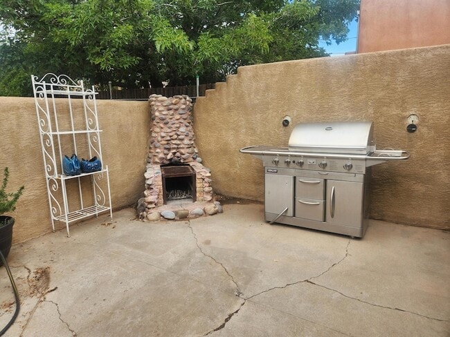 Building Photo - 1217 Girard Blvd NE