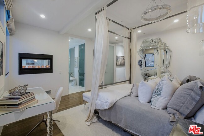 Building Photo - 2105 E Balboa Blvd