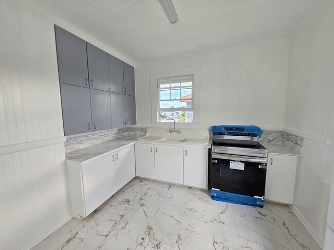 Building Photo - 418A Kukuau St