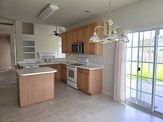 Building Photo - 4Br 2.5Ba in Grand Oaks with Pool Access!