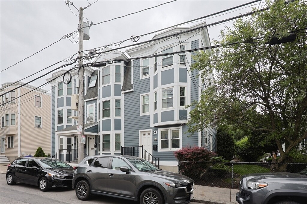 Building Photo - 205 W 6th St