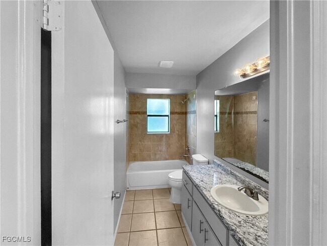 Building Photo - 133 SE 25th Ln