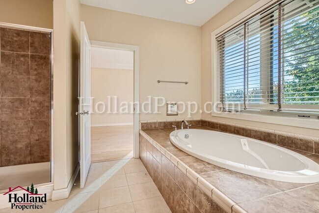 Building Photo - Gorgeous Single Home in Great location!!!