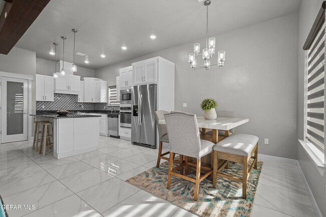 Building Photo - 2801 Tierra Garden Dr