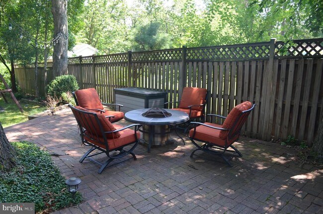 Building Photo - 8705 Yardley Dr