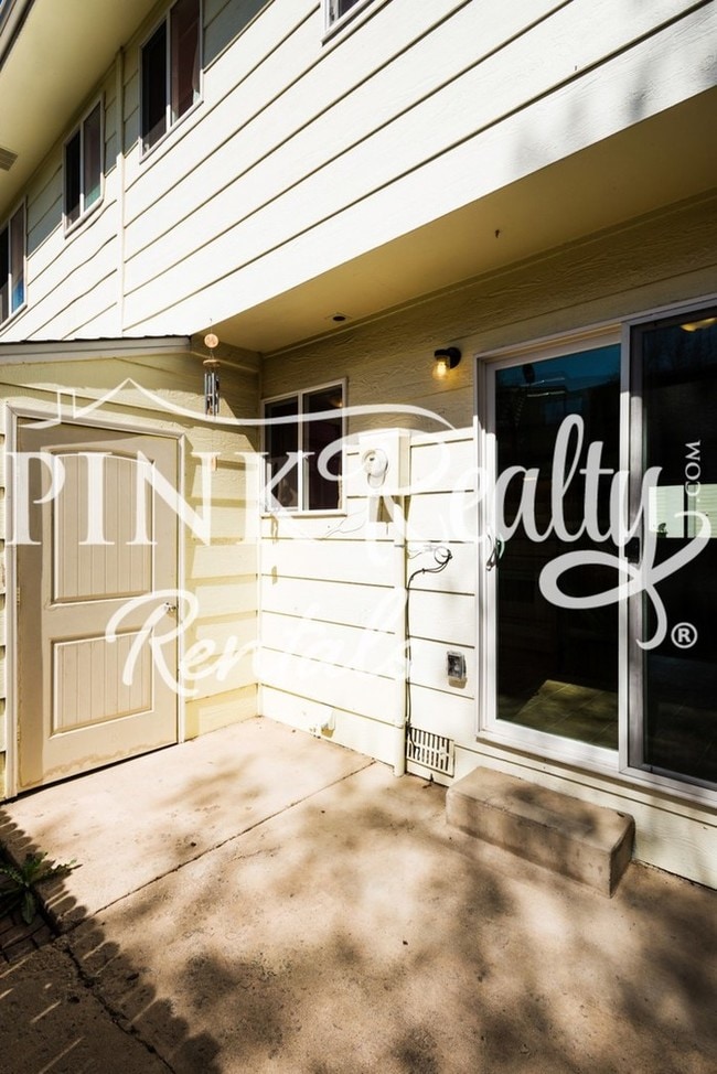 Building Photo - Great 2-Story Townhome in Soaring Eagle