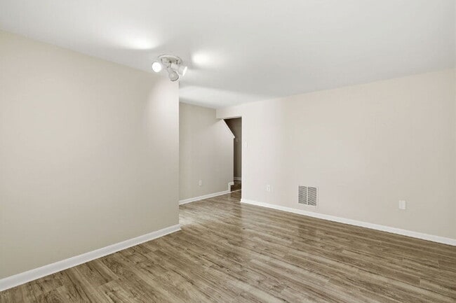 Building Photo - 927 Pirates Ct