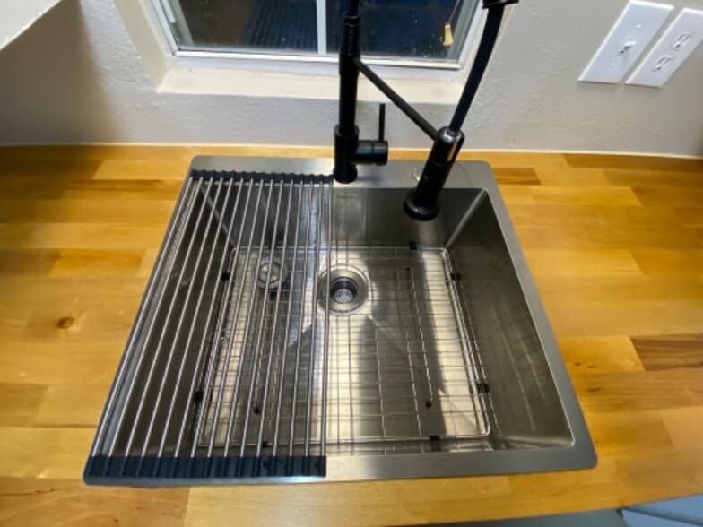 Building Photo - 904 Tulane St