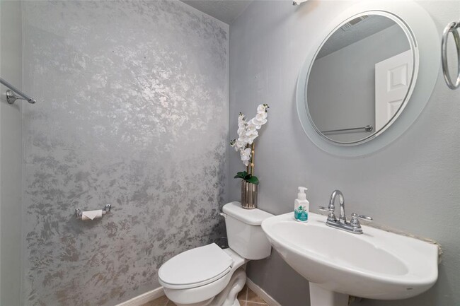 Building Photo - 10711 Castle Hills Ct