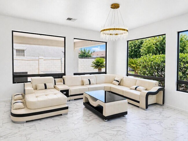 Building Photo - 8611 S 45th Glen