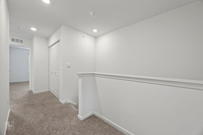 Building Photo - 2031 Sequoia Ave