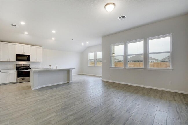 Building Photo - 134 Edgewater Trl