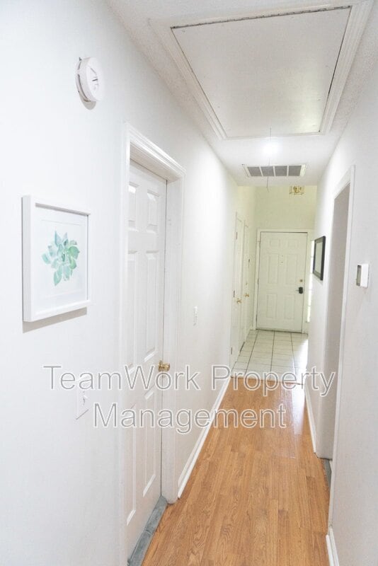 Building Photo - 827 Harbor Pl Dr