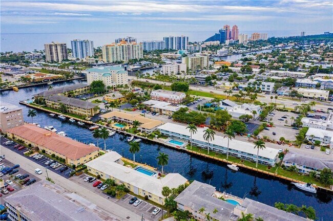 Building Photo - 2840 NE 33rd Ct