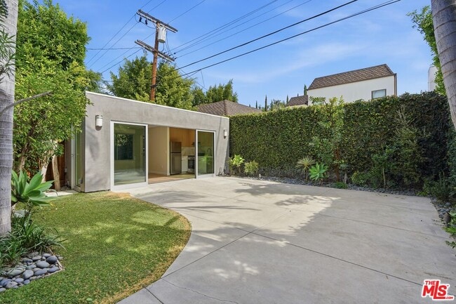 Building Photo - 460 N La Jolla Ave