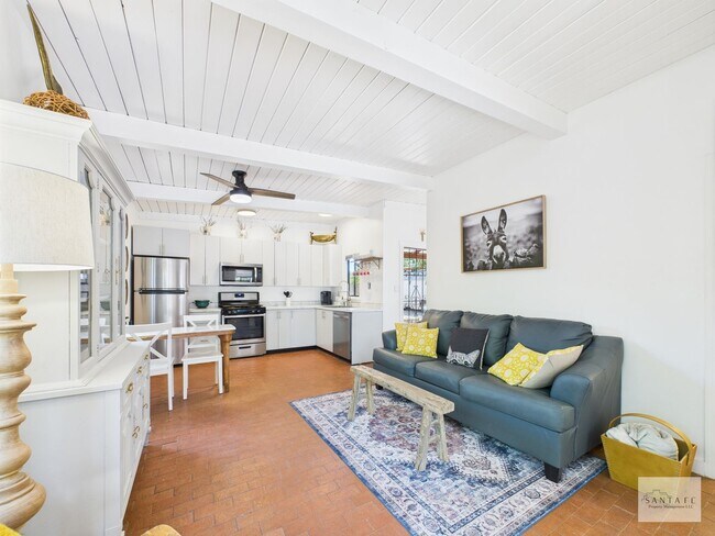 Building Photo - Fully Furnished 1 Bedroom Condo