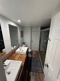 Building Photo - 9220 Fontainebleau Blvd