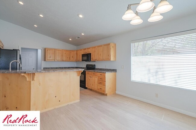 Building Photo - 4 Bedroom in Amber Estates - Newer LVP Flooring throughout home!