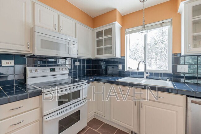 Building Photo - 5797 S Sedum Way