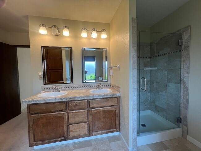 Building Photo - 4303 Horseman Ln