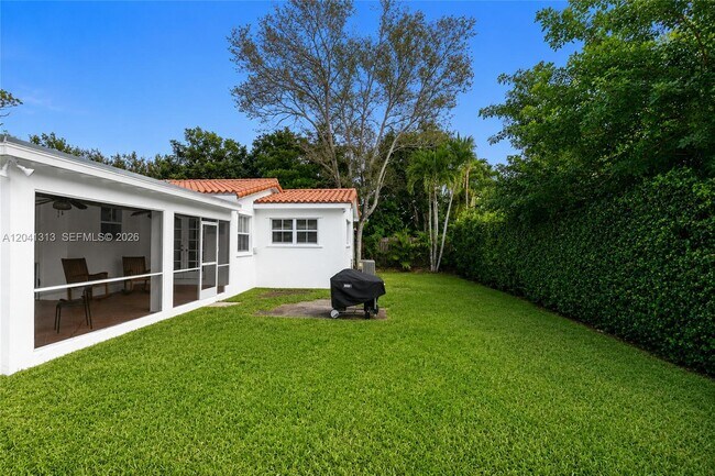 Building Photo - 5760 SW 51st St