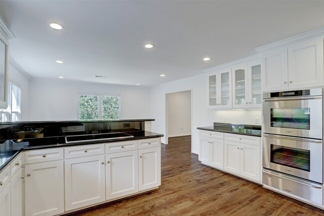 Building Photo - 2011 South Blvd