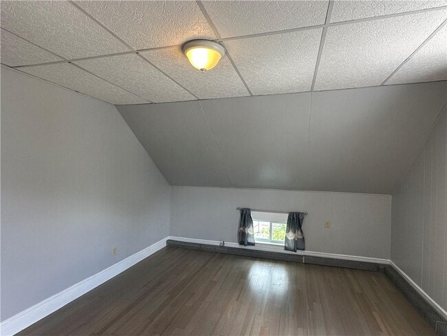Building Photo - 296 Canonicus St