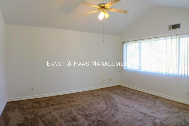 Building Photo - 3560 Pine Ave