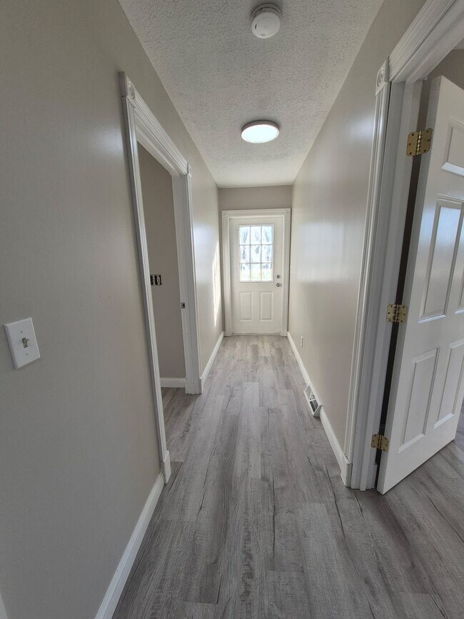 Building Photo - 2 Bedroom on Woebegona