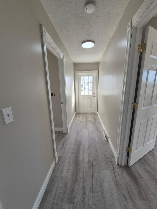 Building Photo - 3 Bedroom on Woebegona