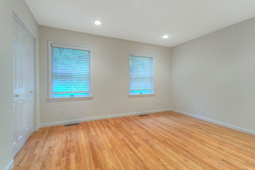 Building Photo - 124 Panorama Dr