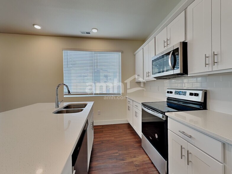 Building Photo - 11654 Broken Top Dr