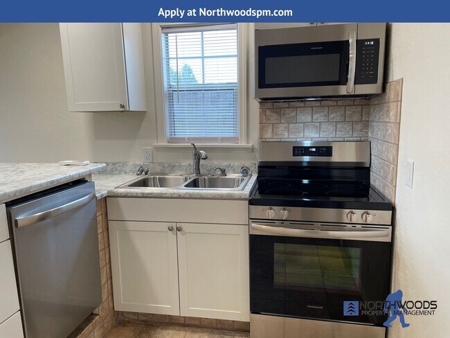 Building Photo - Newly Renovated 2 Bedroom 1 Bath Home Central Point