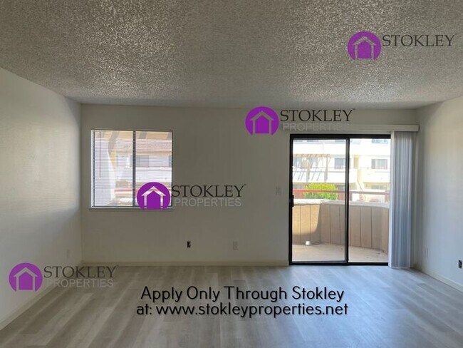 Building Photo - 5025 Valley Crest Dr