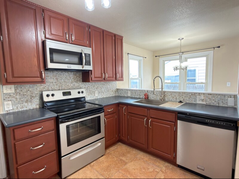 Building Photo - 1509 Oak Ct