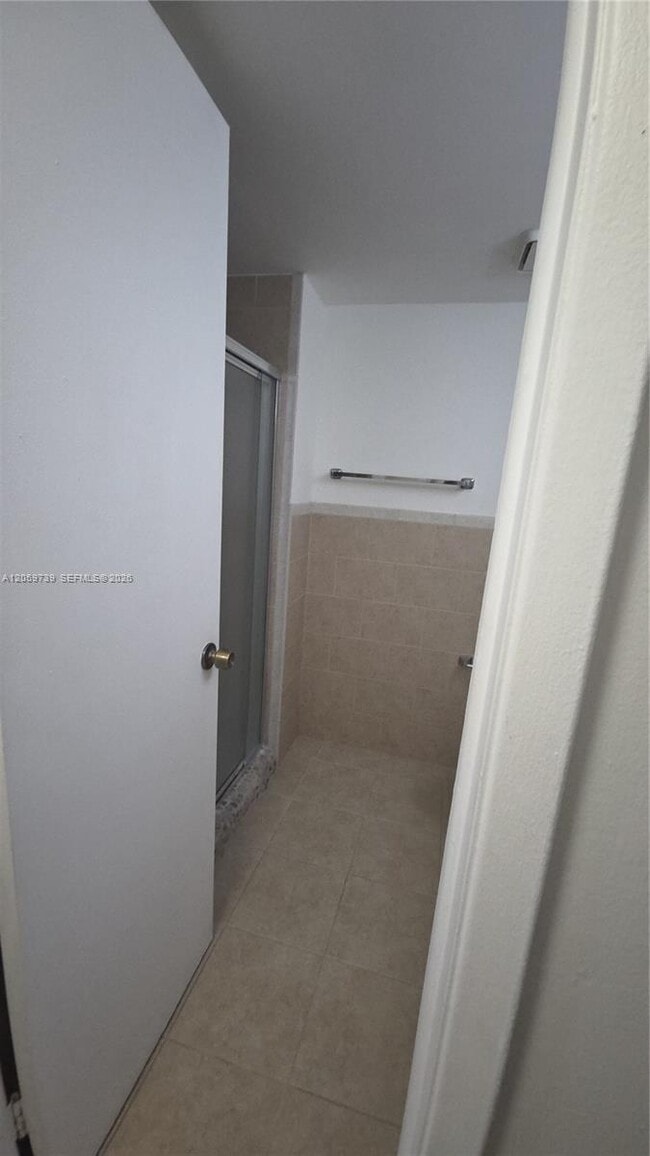 Building Photo - 9437 Fontainebleau Blvd