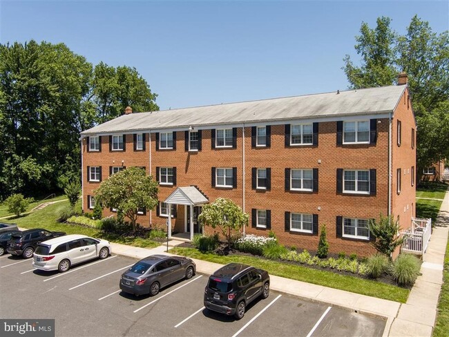 Primary Photo - 304 Plaza Ct