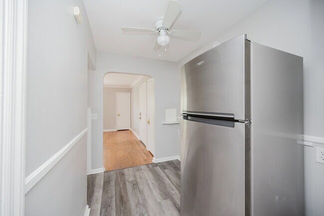 Building Photo - 5828 Ridge Ave