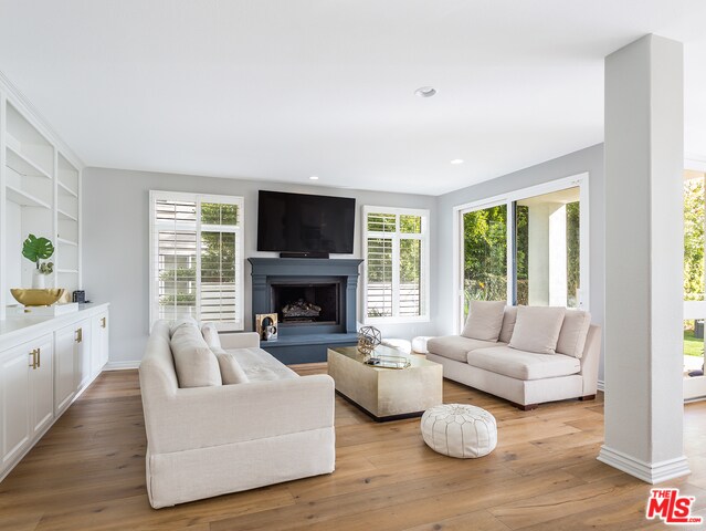 Building Photo - 3806 Paseo Primario