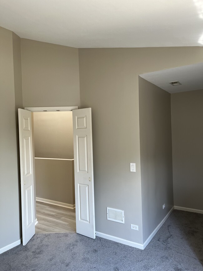 Building Photo - 378 White Oak Ln