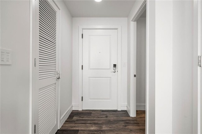 Building Photo - 3338 Peachtree Rd NE