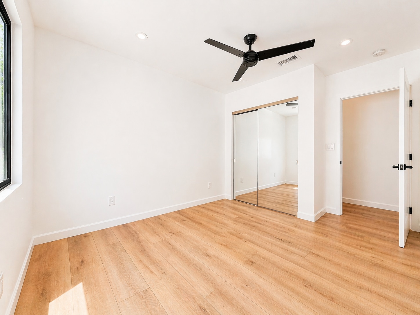 Building Photo - 818 N Genesee Ave