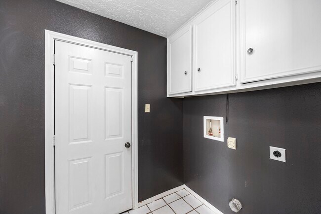 Building Photo - 14014 Briar Pl Dr