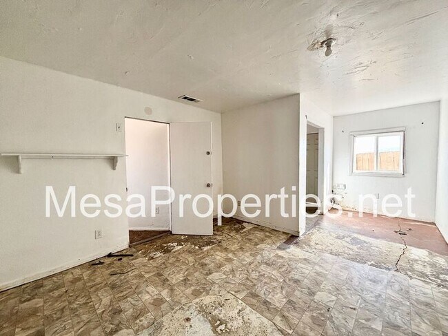 Building Photo - 16142 Orange St