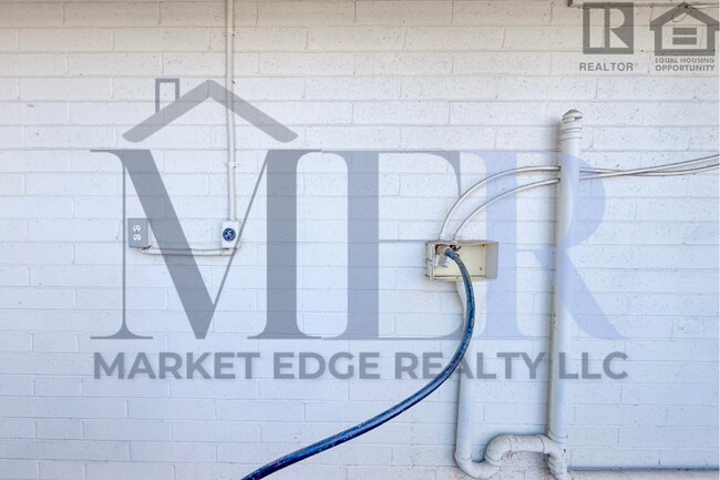 Building Photo - 1Bed/1Bath Apt at 16th St/Thomas Rd! -- NO HOA! FENCED-IN YARD! -- NO APPLICATION FEE!