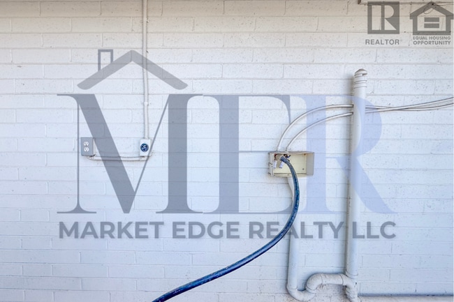 Building Photo - 1Bed/1Bath Apt at 16th St/Thomas Rd! NO CREDIT, NO BACKGROUND, NO RENTAL HISTORY CHECK!