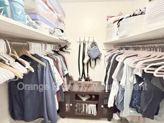 Building Photo - 415 Mayfield Dr