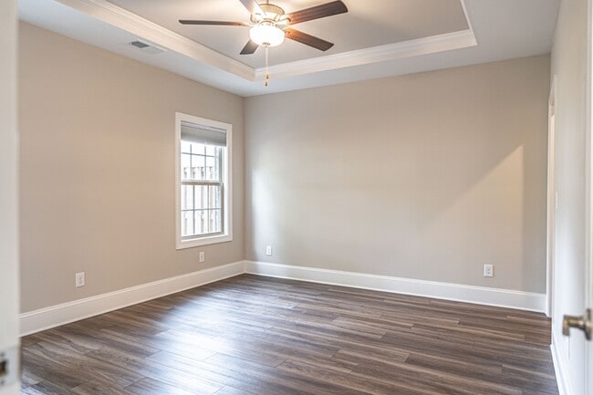 Building Photo - 152 Lark Dr