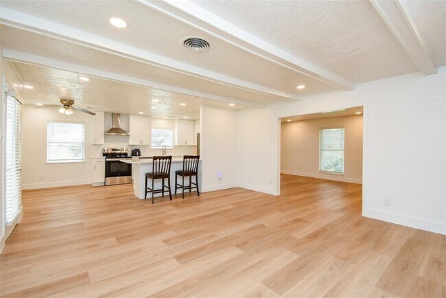 Building Photo - 4947 Cheena Dr