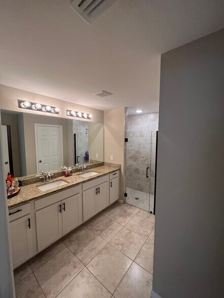 Building Photo - 2834 NW 25th Ln